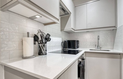 Southfields House | Unique Stylish Duplex 2BR 2BA Balcony