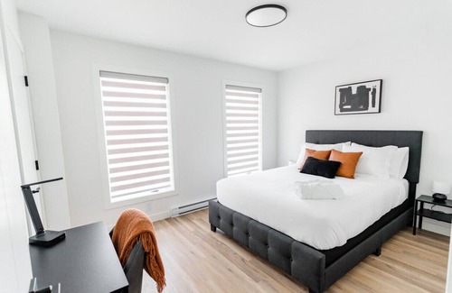 Winnipeg House | *Unique Suite | Free Parking | 5 min to Downtown*