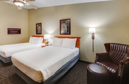 Moline Hotel | Unique Suites by the Mississippi River! Relaxing Quad Cities Stay