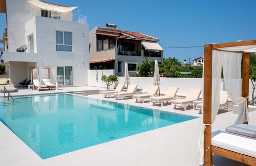 Patras Apartment | Unique suites only 1 minute away from the sea and Pet-Friendly!