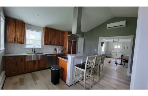 Silver Spring House | Unique Tiny House Studio [With Chickens] Near I-95, FDA, DC, VA
