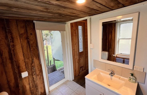 Nowa Nowa Cabin | Unique & Tranquil Property - Mingling Waters