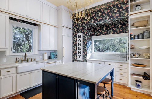 Dripping Springs House | Unique Victorian Home*Pool*Pets*Firepit