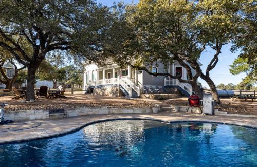 Dripping Springs House | Unique Victorian Home*Pool*Pets*Firepit