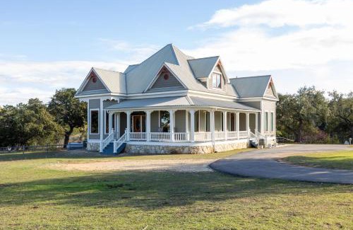 Dripping Springs House | Unique Victorian Estate Pets Welcome Pool BBQ Picnic Privacy