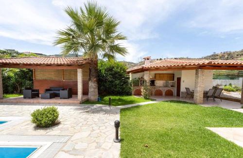 Lampiri Villa | Unique Villa with pool in Ziria