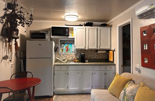 Fanning Springs Cottage | Unique Waterfront Small Cottage