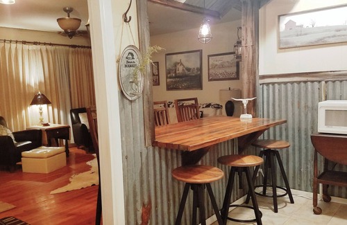 Landon Branch House | Unique Western Flair, Close to EXTRACO, SILOS, Shopping, EATERIES, 3min LAKE!