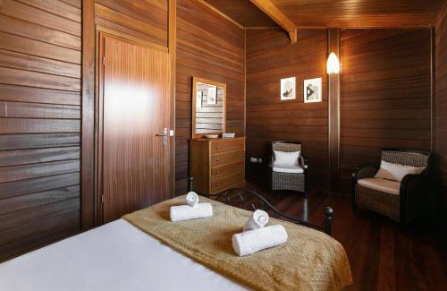 Casais do Rio House | Unique Wooden Cottage