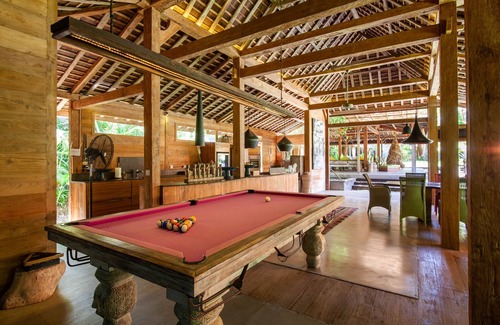 Batubelig Villa | Unique Wooden Private Pool Villa-5 Bedroom