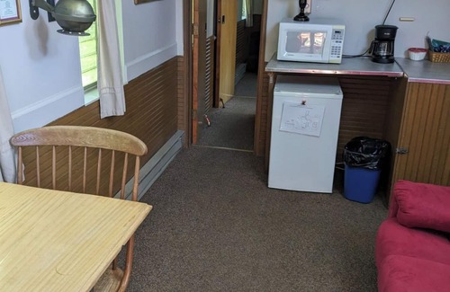Orange Prairie Apartment | Uniquely Quaint Santa Fe Train Caboose 3