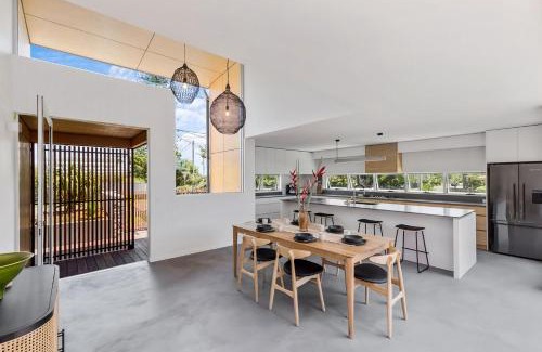 Coolum Beach House | Unit 1 22 Second Avenue