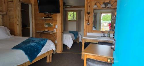Cedaredge Cabin | Unit 1 at the Cedaredge Lodge