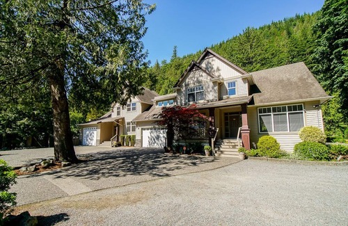 Kent House | Unit #1 | Harrison Chalet Suites at Harrison Hot Springs