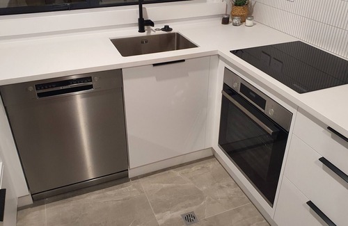 Hamilton House | Unit 1 - Upmarket Townhouse Next to the Hospital