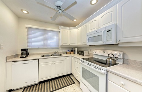 Longboat Key Condo | Unit #110 Sand Cay Beach Pool and Garden View