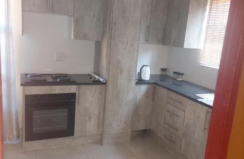 Mmabatho Apartment | Unit 12 Bachelor Apartment self catering complete