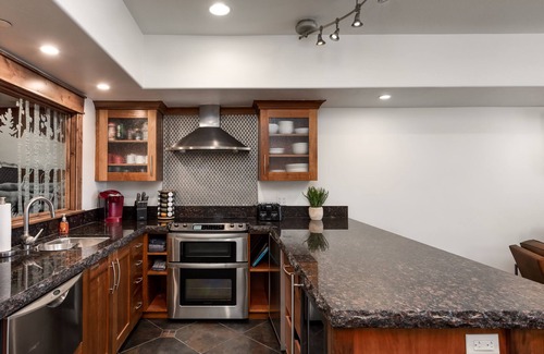 North Park City Condo | Unit 140 - Ski In/Ski Out Luxury Condo with Fireplace, Pool, Hot Tub, A/C
