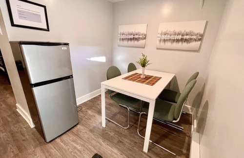 Cote-Des-Neiges—Notre-Dame-De-Grace Apartment | Unit 2 bedrooms, 15 minutes to Downtown Montréal