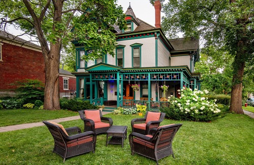 Riverview House | Unit 2 Historic Irvine Park House near West 7th Bars, Restaurants, Xcel, River