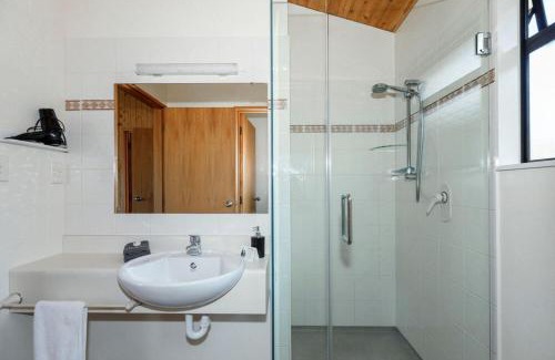 Kaiteriteri House | Unit 2 Kaiteri Apartments and Holiday Homes