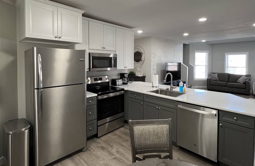 Cedar Falls Condo | Unit 2 of 2-Spacious Duplex 3 Blocks from Main Street, 1 Block from Overman Park