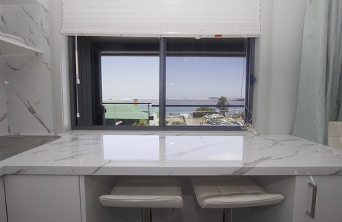 Harrington Apartment | UNIT 2 OPPOSITE BEACH, RIVER ,HOTEL,CLUB,WALKING DISTANCE TO ALL VENUES ETC.n