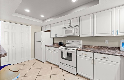 Tropic Condo | Unit 206 Charming 2-bedroom condo with WiFi, AC in peaceful Indian Harbour Beach