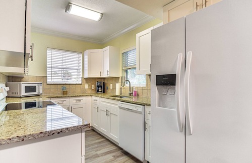 Pass-a-Grille Historic District Apartment | Unit 3 Blocks Gulf to Beaches Historical Museum!