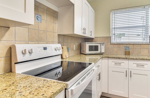 Pass-a-Grille Historic District Apartment | Unit 3 Blocks Gulf to Beaches Historical Museum!