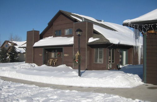 Red Lodge Condo | Unit #5 Cozy 2 Bed/2 Bath Condo on Golf Course with Hot Tub/Sauna/Pool
