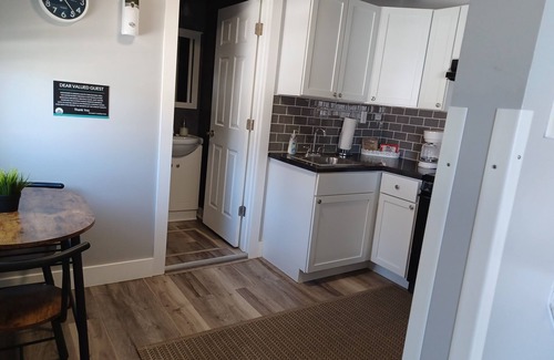 Monticello Apartment | Unit 6 on the water 2 queen beds