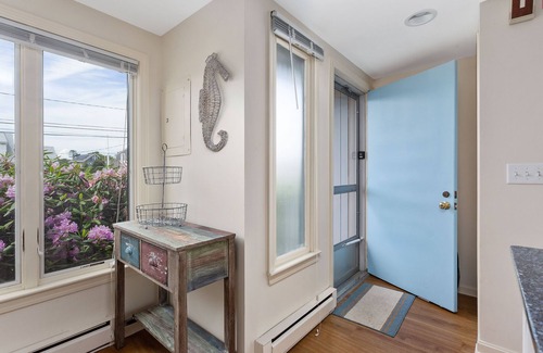 Hyannis Condo | Unit 7 Poolside 2BD-A/C, Private Balcony, Association Beach & Pool