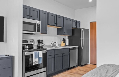 Neenah Apartment | Unit 8 Fox Flats Studios @ Neenah, WI