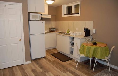 Malton Apartment | Unit B - Cozy Cozy Basement