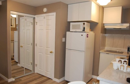 Malton Apartment | Unit B - Cozy Cozy Basement