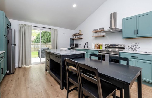 Lakeside Cottage | (Unit B) Lakeside Home Close To Private Association Beach!