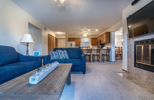 Osage Beach Condo | Unit B7 spacious 4bed/3bath condo perfect lakefront spot for family and friends