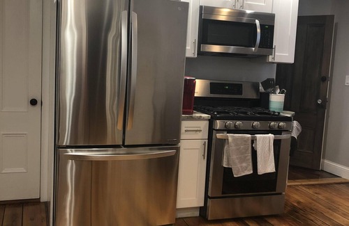 Salem House | Unit1 Beautiful PRIVATE LARGE 3 bedroom/2 bath townhome. Close to ALL HISTORIC