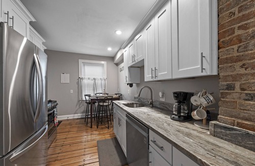 Salem House | Unit1 Beautiful PRIVATE LARGE 3 bedroom/2 bath townhome. Close to ALL HISTORIC
