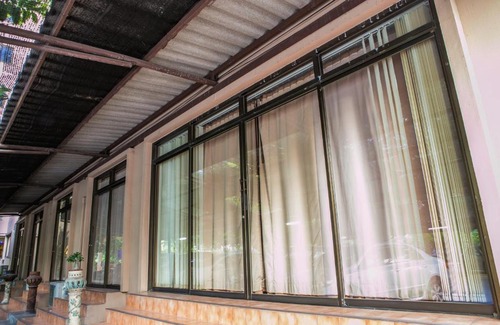 Ban Bang Saen Hotel | United Place