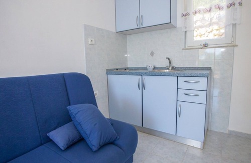 Zagore Apartment | Units Charming Brsec Apartment with Shared Pool - Obe Bedroom Apartment with Pool