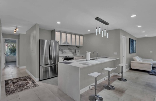 Florida Center House | Universal Studios LAKE HOUSE RETREAT with 5 bedrooms and a private pool.