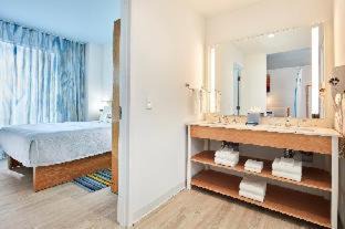 Florida Center Resort | Universal’s Endless Summer Resort – Dockside Inn and Suites