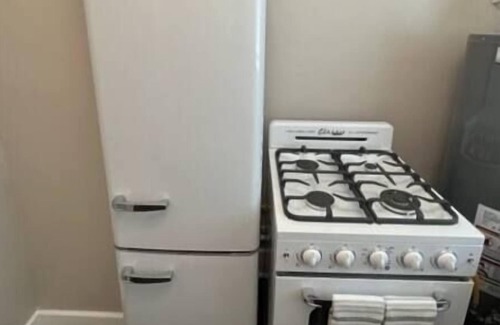 West University Apartment | University Blvd Historic 1BR #18 - Free Parking