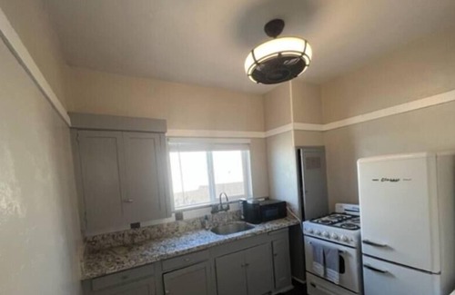 West University Apartment | University Blvd Historic 1BR #18 - Free Parking