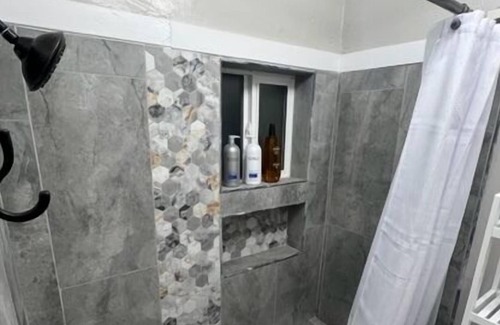West University Apartment | University Blvd- Sleeps 12 & Free Parking
