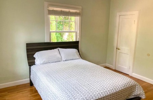 Duckpond House | University House - 8 Bedrooms Walk to UF/Stadium