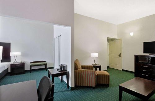 Southwest Berkeley Hotel | University Inn & Suites Berkeley