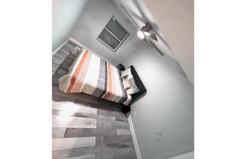 Woodlawn Condo | University of Chicago Luxury Two Bedroom Condo
